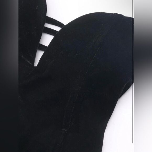 NWOT Plunge Neck Velvet Bodysuit Size XL - Picture 4 of 6
